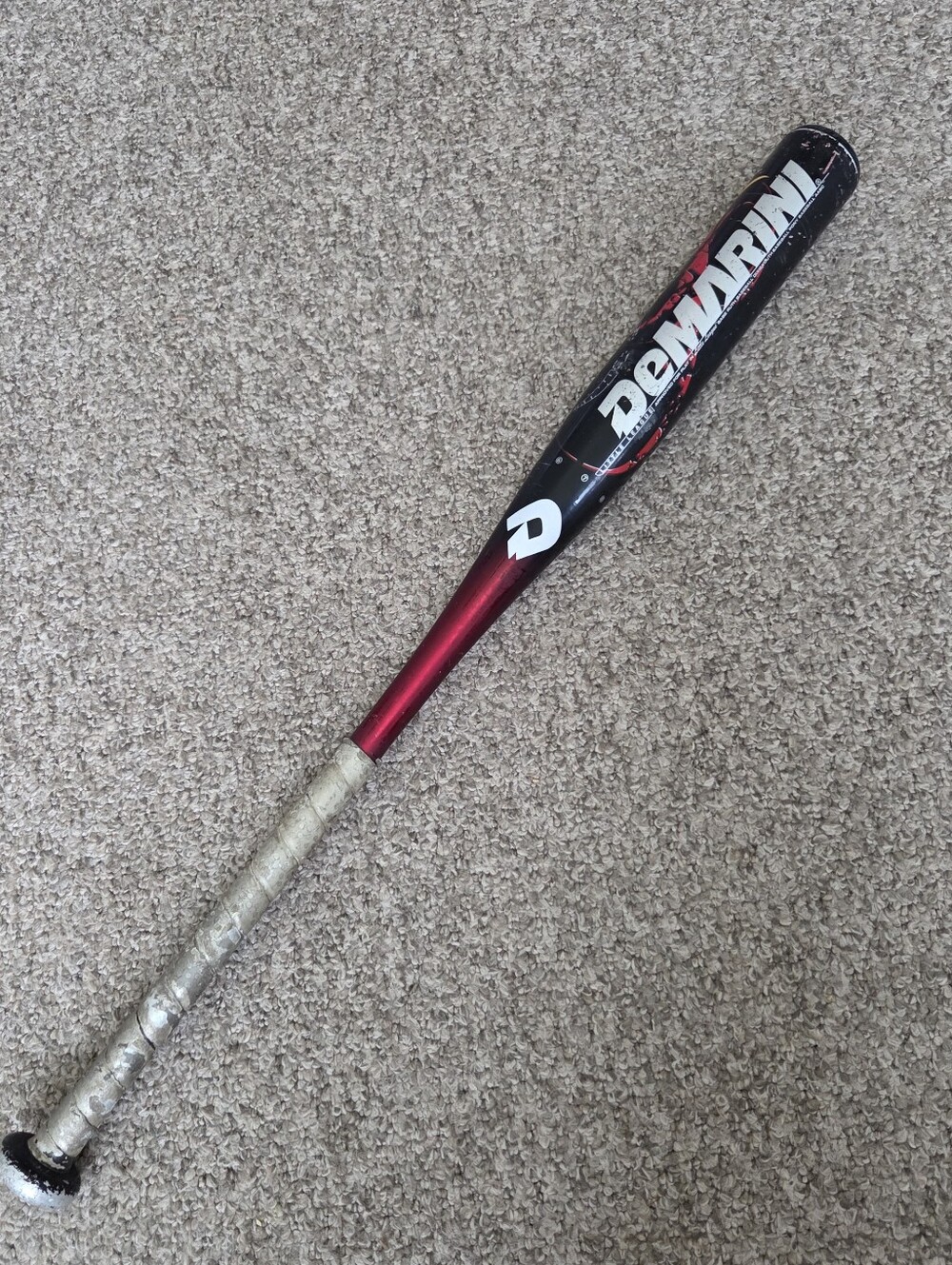 DeMarini 'Distance' Youth Basball Bat. 29in 20oz. -12 Little League Babe Ruth